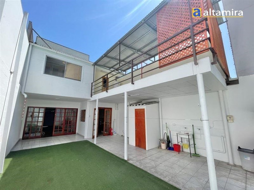 Casa En Arriendo De 10 Dorm. En Iquique