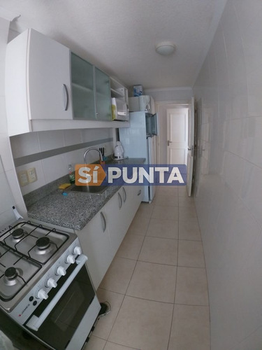 Imagen 10 de 23 de Torre Con Servicios