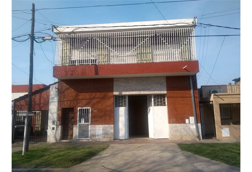 Venta Galpon Con Casa De 2 Dormis En Belgrano