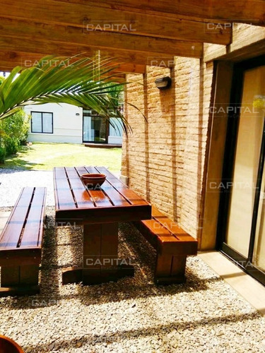 Casa En Venta De Cuatro Dormitorios, Parrilla Y Piscina En Montoya- Ref: 29850