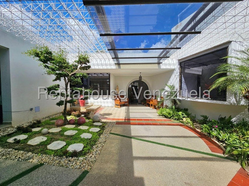 Se Vende Bella Casa En Prados Del Este Mls 25-14074