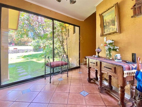 Casa En Venta De 4 Dormitorios En La Reina