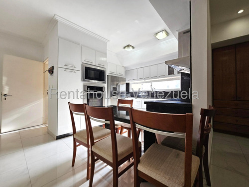 Apartamento En Venta En El Rosal, Piso Bajo 80m², 2h, 2b, 2p, Mls #26-243 Encantador Apto Totalmente Actualizado, Una Propiedad Que Combina Confort, Ubicación Y Estilo / Isabel Gómez