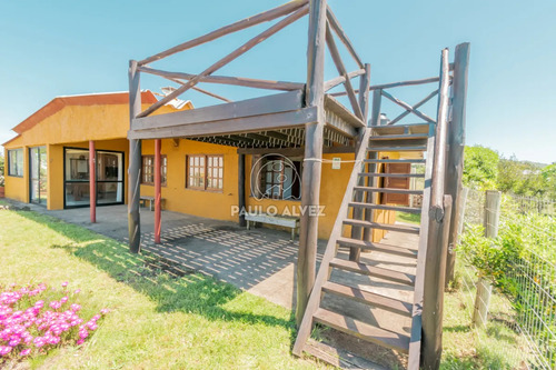 La Casita Amarilla (902)