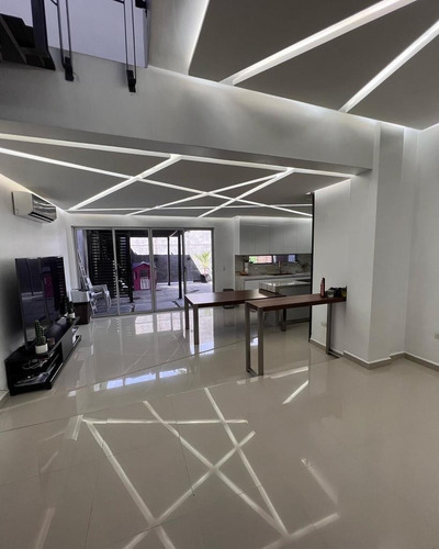 Imagen 3 de 13 de Townhouse En Venta En El Parral