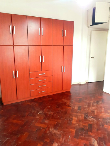 Alquilo 3 Ambientes Excelente, Recién Pintado, Cocina Y Baño A Nuevo En 1 Piso Muy Bajas Expensas, Libre Para Entrar Ya