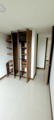Imagen 14 de 17 de Apartamento En Venta En Cali Ciudad Jardín. Cod 616