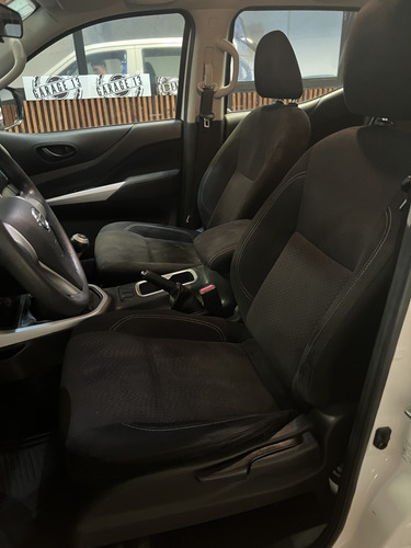 Nissan NP300 2.3 Frontier Se Plus Cd 4x2 Mt