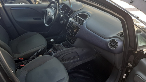 Fiat Punto 1.4 Attractive C/radio Integrada 2015
