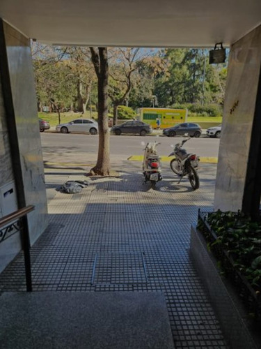 Dpto. 2 Amb Excelente Ubicación, Av. Coronel Diaz, Recoleta, Frente Al Parque Las Heras