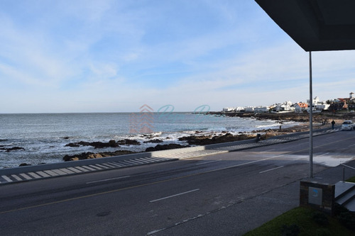 Apartamento En Peninsula, 2 Dormitorios *- Ref: 2221