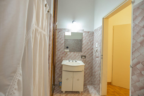 Casa En Venta En Rafael Calzada De 5 Ambientes