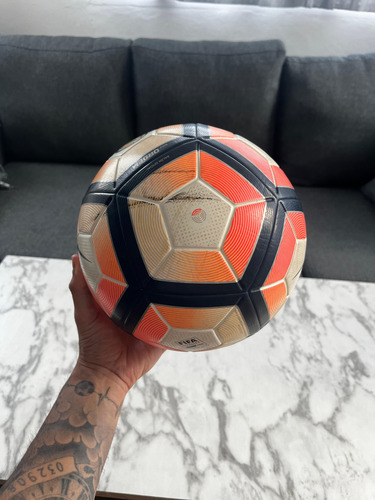 Pelota Nike Ordem Copa Libertadores 2017 Blanco Con Naranja (Usado)