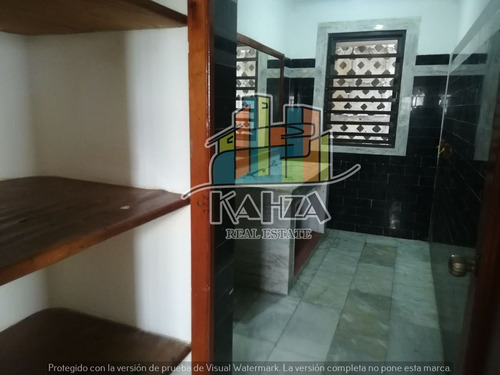 Imagen 5 de 16 de Iocal Comercial Con Departamentos En El Centro De Playa Del
