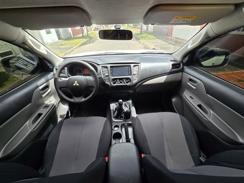 Mitsubishi L200 SPORTERO Doble Cabina 2.5 4x4 Diésel MT 2020