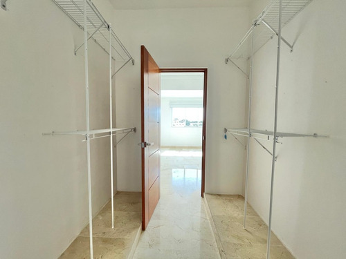 Apartamento De 3 Habitaciones 2 Paqueos, Sector Mirador Sur