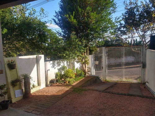 Casa Em Espírito Santo Com 2 Dormitórios - Lu431934