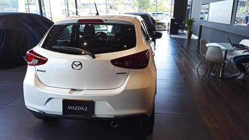 Imagen 6 de 15 de Mazda 2 1.5 At Carbon Edittion