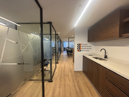 En Venta Oficina Coreworking Ubicada En El Lago (18530).
