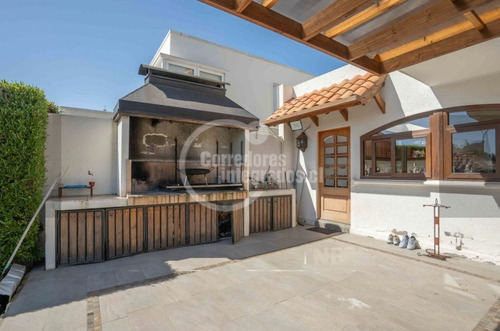 Venta Casa En Concón, 5 Dormitorios, Cercana A Colegios