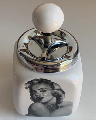 Cinzeiro Cerâmica Branco Marilyn Monroe Quadrado