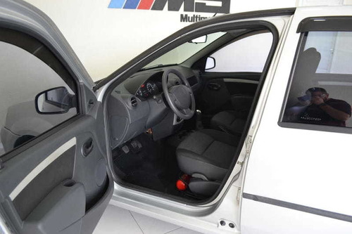 Renault Logan Exp 16