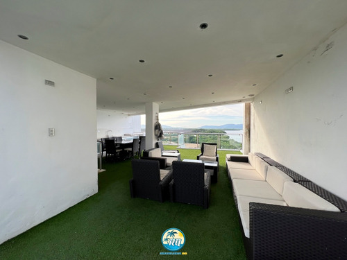 Exclusivo Penthouse En Venta En Res. Puerto Marintusa