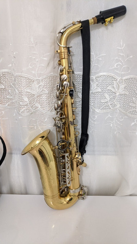 Imagem 4 de 8 de Saxofone Mib Alto Jahnke Zerado Dourado Completo