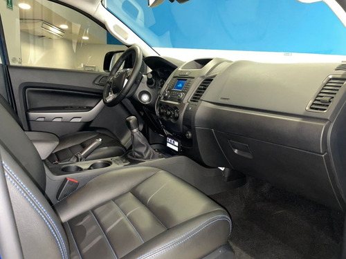 Imagen 7 de 12 de Ford Ranger Edicion Black Dog 2021