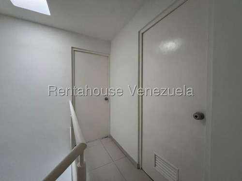 María Valera Vende Acogedor Town House En Urb. Privilegiada De Cabudare, Listo Para Habitarlo, Cocina Equipada, Piso De Porcelanato, Habitaciones Con Aire Acondicionado, Vigilancia 24/7.