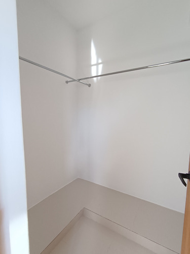 Apartamento En Venta Con Vista Despejada En Mirador Norte