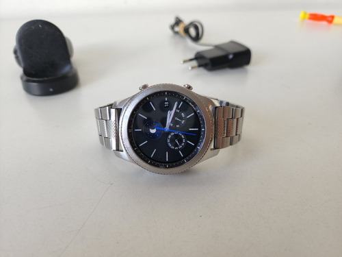 Imagen 5 de 6 de Smartwatch Samsung Gear S3 Classic + Cargador Y Cable