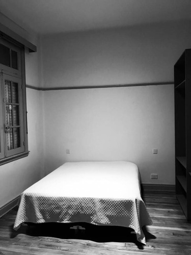 Imagen 2 de 10 de Venta. Oficina 3 Despachos Con Baño Privado. Peron Y Libertad. Permuta.