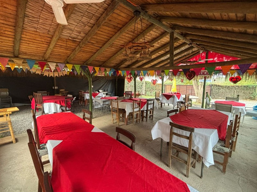 Vendo Restorante, Estilo Rustico Con Cartera De Clientes.
