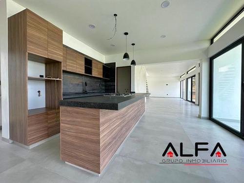 Estrene Moderna Residencia En Lomas De Cocoyoc