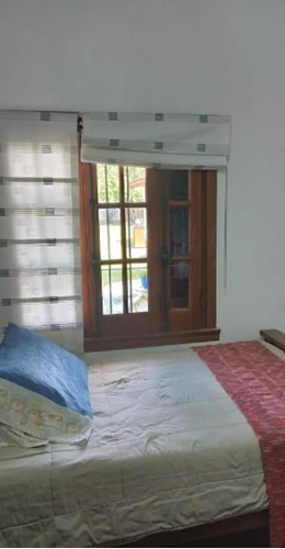 Casa En Venta - 2 Dormitorios 1 Baño - Cochera - 433mts2 - Caseros