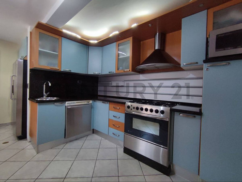 Amplio Townhouse Ubicado En C.r Villas De Oriente