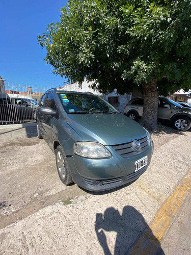 Imagen 2 de 6 de Volkswagen Suran 2010 1.6 Highline 101cv 11c