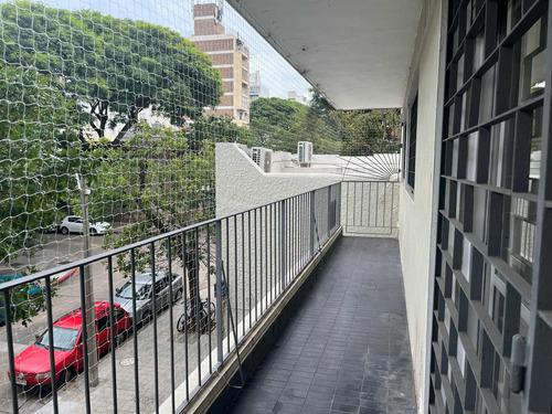 Apartamento En Punta Carretas. 3 Dormitorios Y Garaje