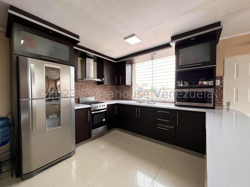 Casa En Venta, Urb. Bermudez, Maracay 24-28808 Wjo