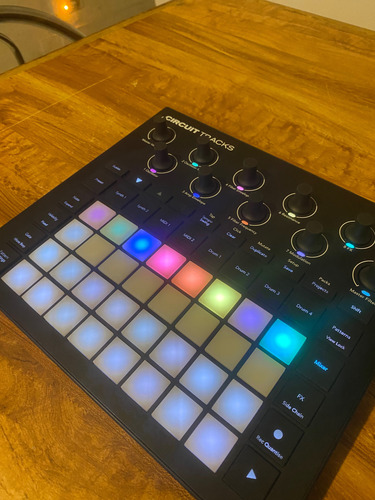 Teclado Sintetizador Novation Circuit Tracks (Usado)