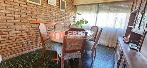 Venta Casa 3 Dormitorios + Escritorio. 2 Baños Piscina Barbacoa Baño. Terreno 750 Punta Gorda