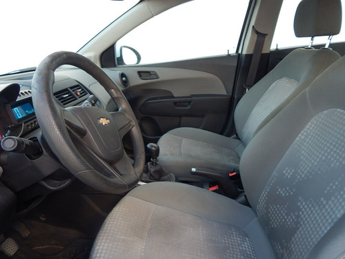 Imagen 12 de 15 de Chevrolet Sonic Ls 2016 Blanco