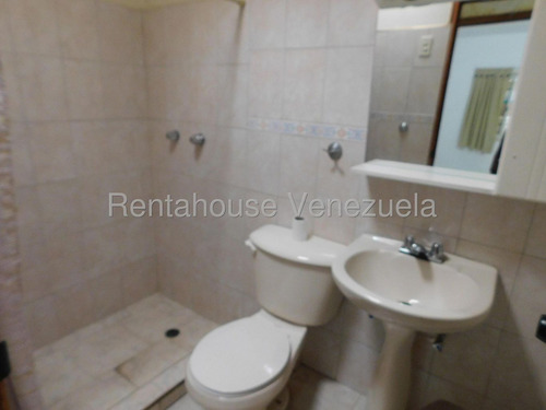 Dennymar, Vende Hermosa Casa Ubicada En Urb Fundacion Mendoza Con Todos Los Servicios Basicos Y Amplia Con Mucho Potencial B5a21968