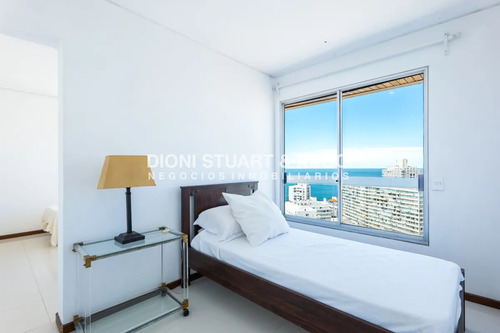 Alquiler De Temporada Apartamento De 3 Dormitorios Y Dependencia - Edificio Torreon - Playa Mansa - Peninsula