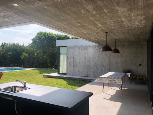 Casa En Venta Costa Esmeralda, Barrio Residencial Ii.