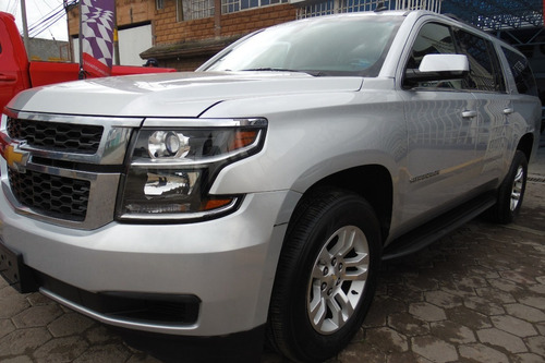 Imagen 1 de 14 de Chevrolet Suburban 2016