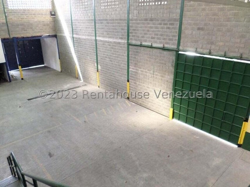 Gisselle Lobo Alquila Excelente Galpon Comercial Ubicado En Zona Centrica De Barquisimeto, Posee Portones, 2 Oficinas, Baños, Congelador, Linea De Cantv, Tanque De Agua Aereo Y Mas....!!!!! 2 4 6 5 2