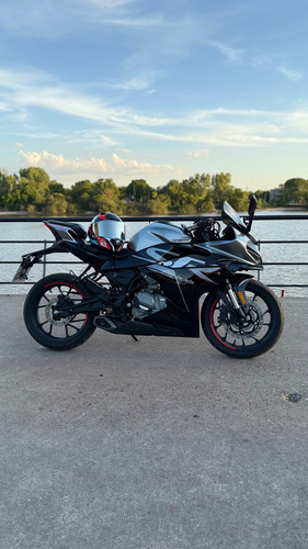 Cf Moto 300 Sr - 2600km - Como Nueva - No Llega Al Año-