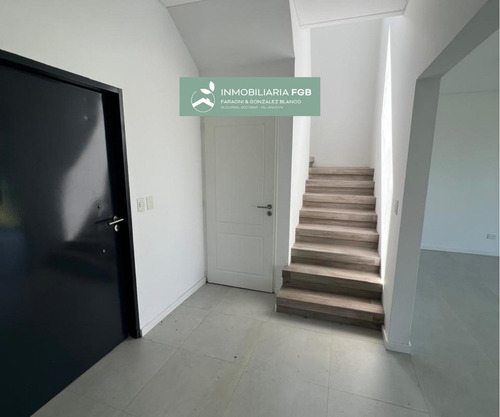 Casa Con Pileta En Venta En Barrio Puerto | El Cantón - Financiación - 3 Dormitorios - Pérgola Cubierta